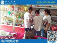 8月19日，能掙錢的手工活是珠繡負(fù)責(zé)回收的手工活，手工之家接待考察加工客戶剪影