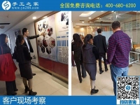 11月10日，找代理手工活加工項(xiàng)目，實(shí)地考察后那么多人選擇了勵(lì)志珠珠繡手工。手工之家接待考察加工客戶剪影