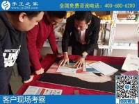 11月30日，在家做手工活掙錢，勵(lì)志珠珠繡拿回家做的手工活不錯(cuò)，手工之家接待考察加工客戶剪影