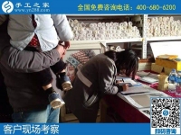 家庭婦女把手工活拿回家做，來手工之家實地考察后合作