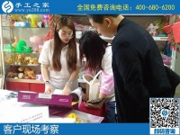 不管刮風(fēng)下雨都有錢掙，就是在家做手工活加工