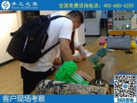 7月3日，58同城手工活外發(fā)加工，找到可以拿回家做的手工活選勵志珠珠繡。手工之家接待考察合作加工客戶剪影