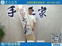 8月15日，手工活拿回家做要掙錢，越來越多的人選擇了這里外發(fā)手工活，手工之家接待考察合作加工客戶剪影