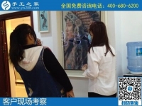 10月21日，手工活外發(fā)回收，都能在家掙錢的手工活，選擇這里的人太多了，手工之家接待考察合作加工客戶剪影