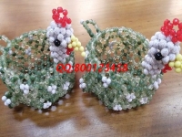 4月26日，拿回家做的手工活，這個真心、真誠、真實的企業(yè)和外發(fā)手工活越來越受人歡迎，圖為勵志珠珠繡串珠手工產品實拍