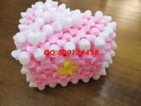 1月4日，想接正規(guī)廠家的手工活，做手工之家的珠繡串珠外發(fā)手工活，要對(duì)這里的產(chǎn)品了解，圖為勵(lì)志珠珠繡串珠產(chǎn)品實(shí)拍