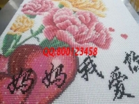 9月27日，可以寄到家做的手工活，足不出戶在家掙錢的好選擇，就選正規(guī)廠家手工之家，圖為勵志珠珠繡成品細(xì)節(jié)實拍