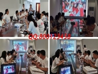 10月11日，想接正規(guī)廠家的手工活，找拿回家做的手工活，看好這兩點(diǎn)，可以放心選擇了，圖為手工之家優(yōu)秀繡娘往期培訓(xùn)會(huì)剪影