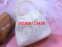 11月17日，做手工活掙錢，可靠穩(wěn)定，簡單好做的珠繡串珠手工活也需要大家認(rèn)真去做，圖為勵志珠珠繡串珠成品（新款珠包）實(shí)拍