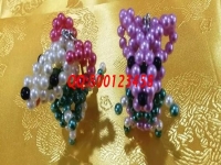 11月26日，不分人群，做珠繡串珠外發(fā)手工活加工項(xiàng)目，大家都選手工之家，圖為勵志珠珠繡串珠成品實(shí)拍