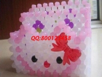 2月14日，在家做手工加工活，選擇了正規(guī)企業(yè)手工之家，還有人問這里的手工活一天能賺多少錢，圖為勵(lì)志珠珠繡串珠（實(shí)用）產(chǎn)品細(xì)節(jié)