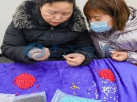 串珠繡外放手工活助力鄉(xiāng)村振興，農(nóng)民朋友農(nóng)忙時也有收入