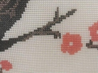 手工之家長(zhǎng)期提供幫扶，讓在家做珠繡加工手工活的人有穩(wěn)定收入