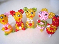  精致可愛的串珠小動(dòng)物，大人小孩都喜歡的工藝品