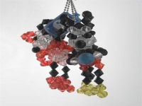 親手做的串珠工藝品，要送給喜歡的人